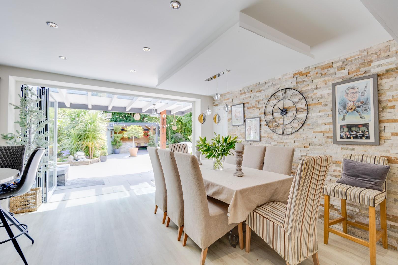 Foxleigh House, Trerhyngyll, Nr Cowbridge, Vale Of Glamorgan, CF71 7TN